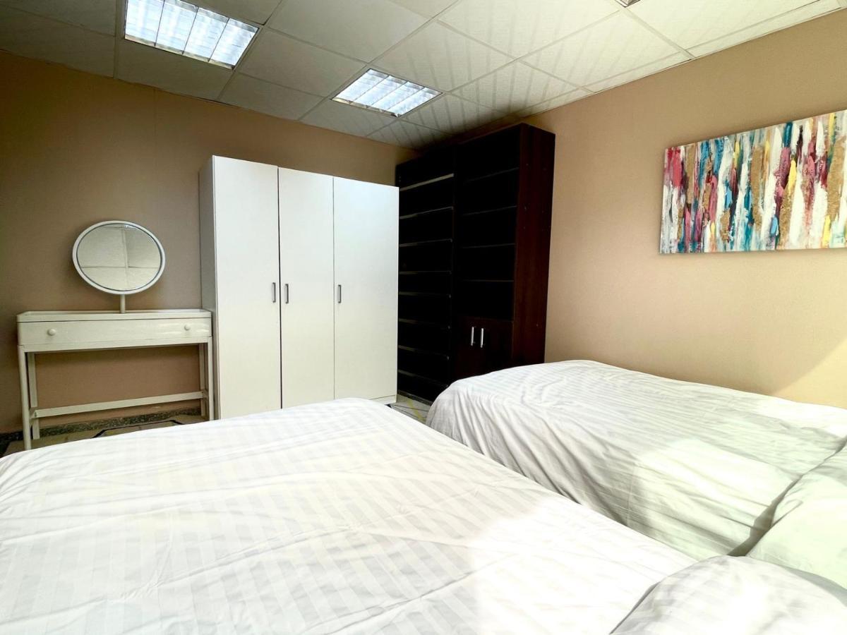View - 4 Bedrooms & 4 Bathrooms *