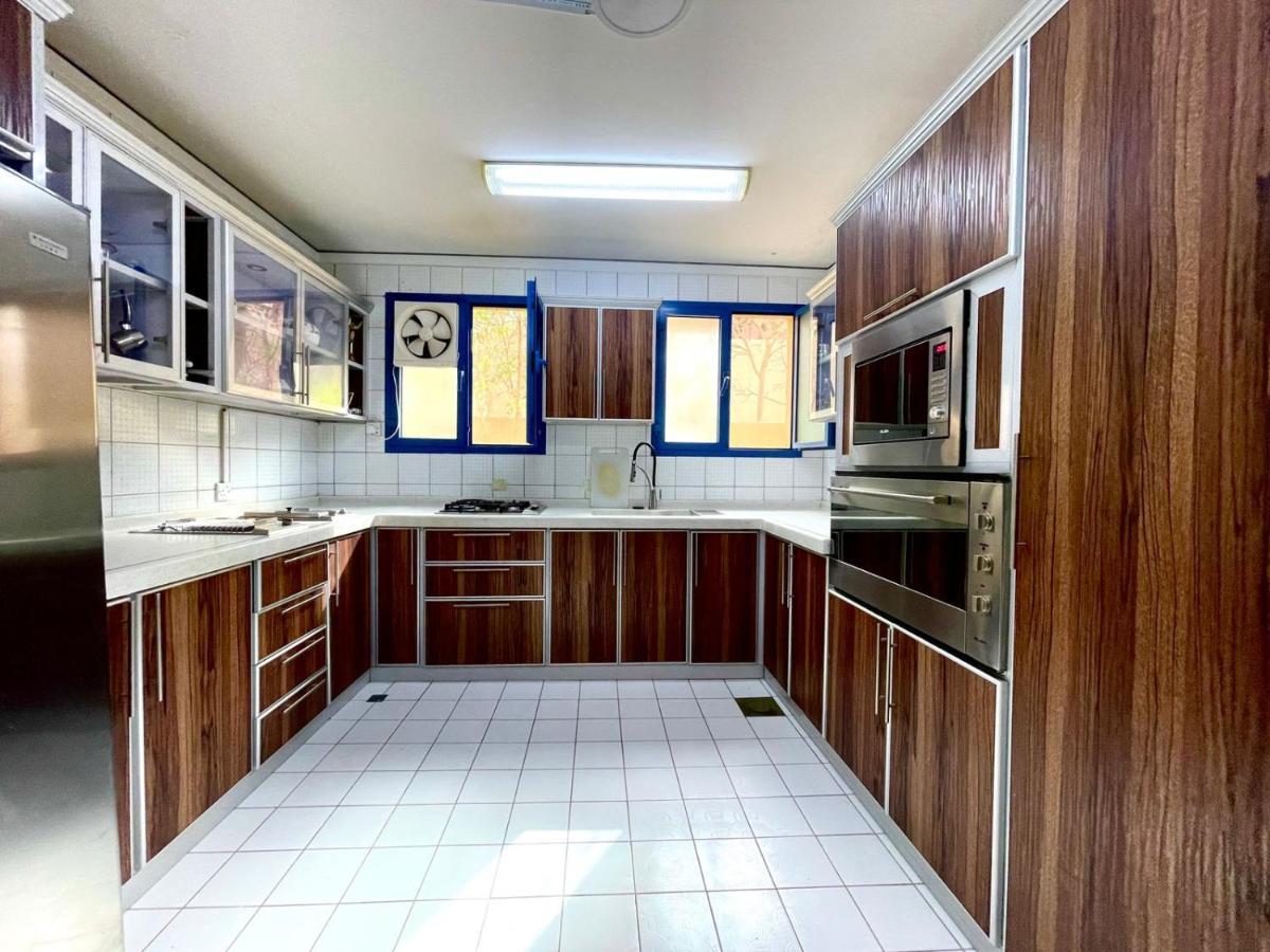 View - 4 Bedrooms & 4 Bathrooms