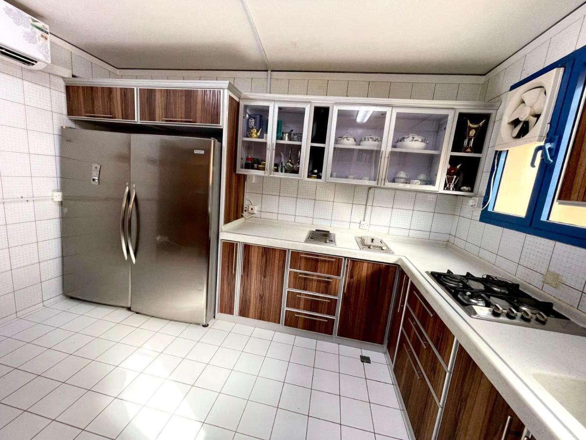 View - 4 Bedrooms & 4 Bathrooms *